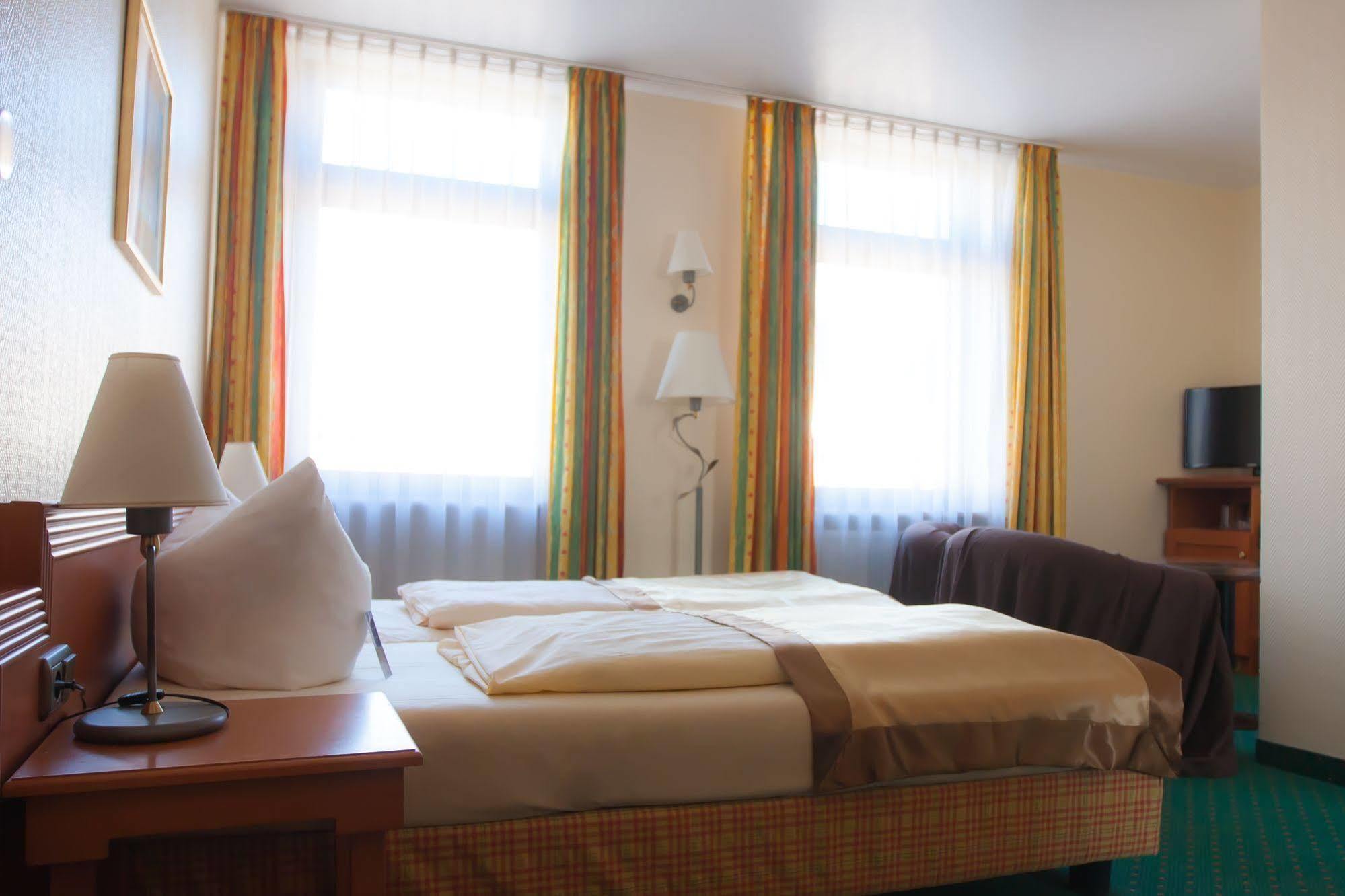 City Hotel Kaiserhof Оффенбах Экстерьер фото